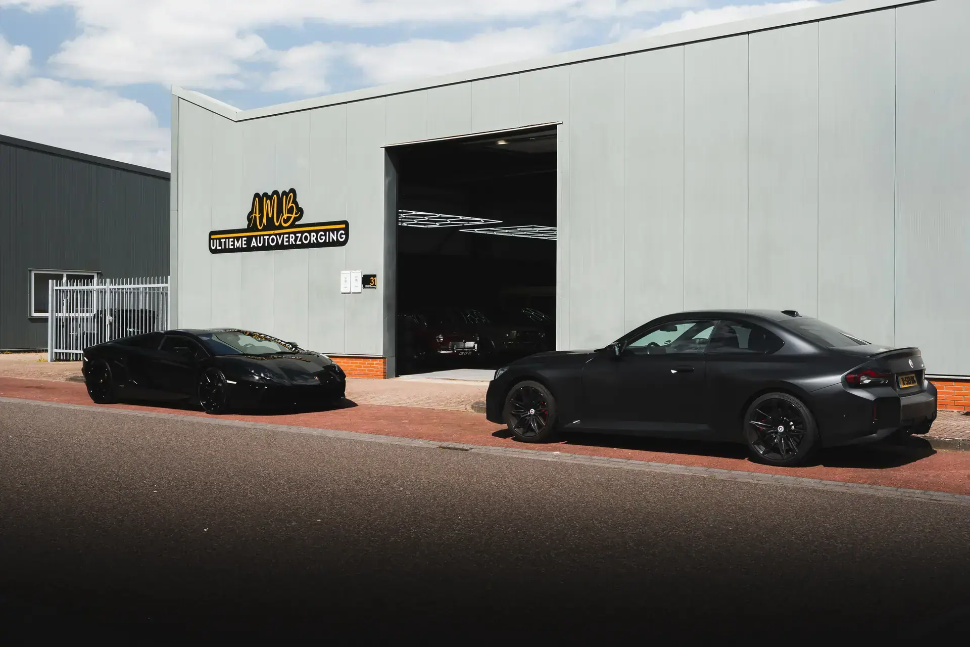 Lamborghini Aventador en BMW M2 bij AMB Detailing