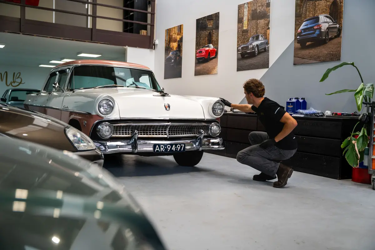 Klassieke oldtimer detailing poetsbeurt glascoating behandeling