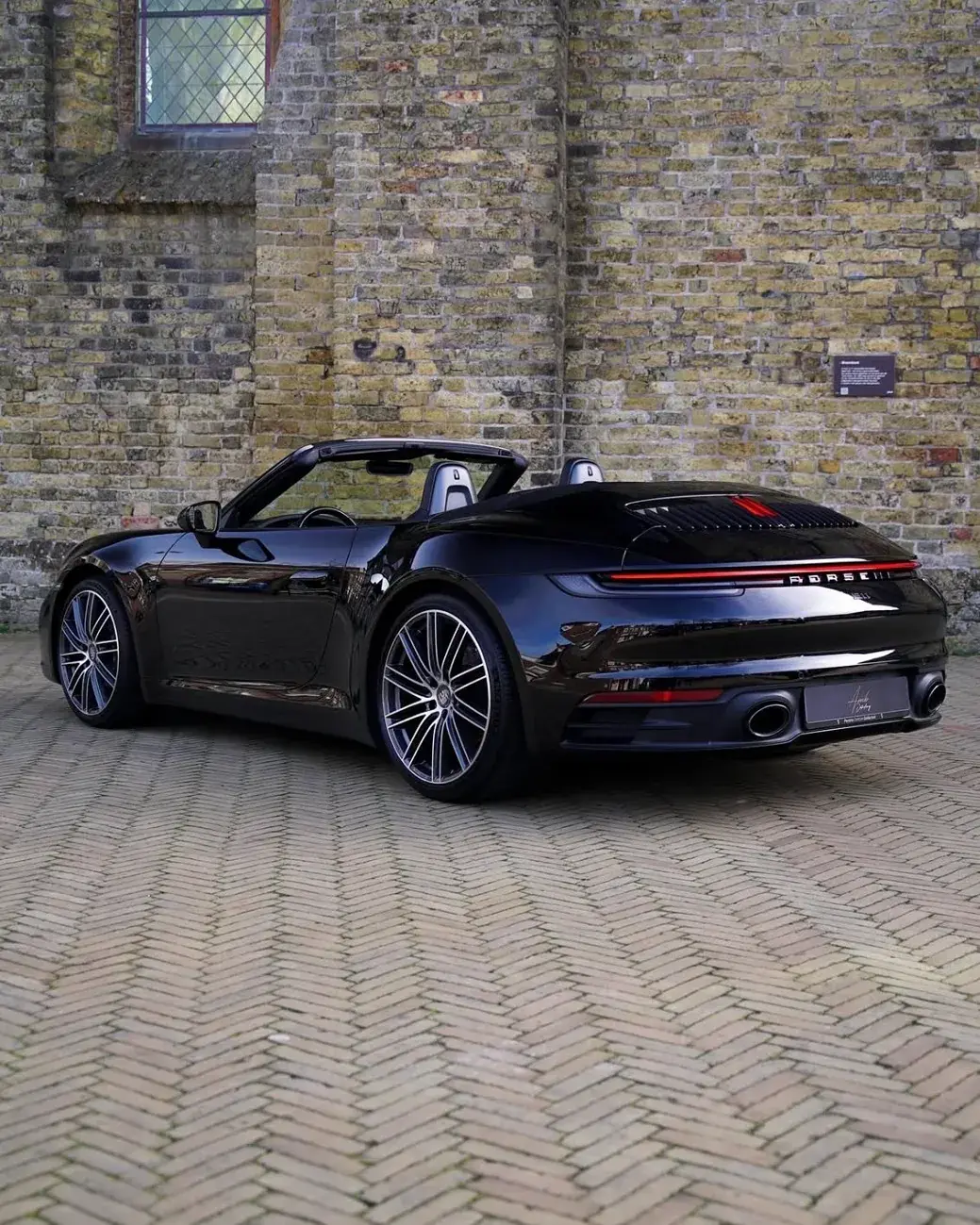 Porsche 911 992 Carrera Cabriolet in topstaat na behandeling bij AMB