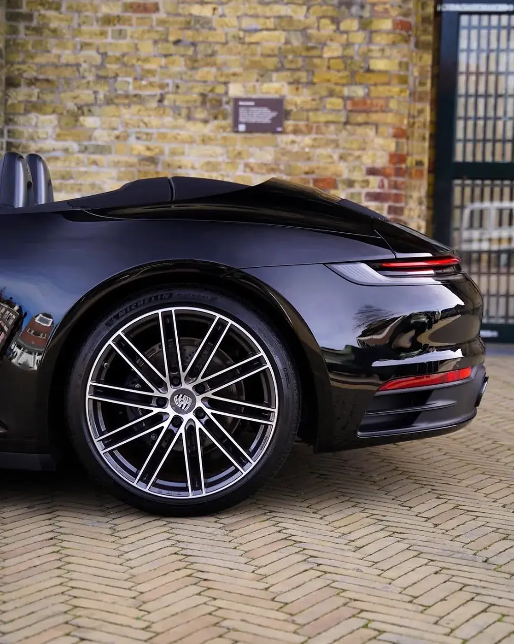 Porsche 911 992 Carrera Cabriolet na lederherstel en detailing
